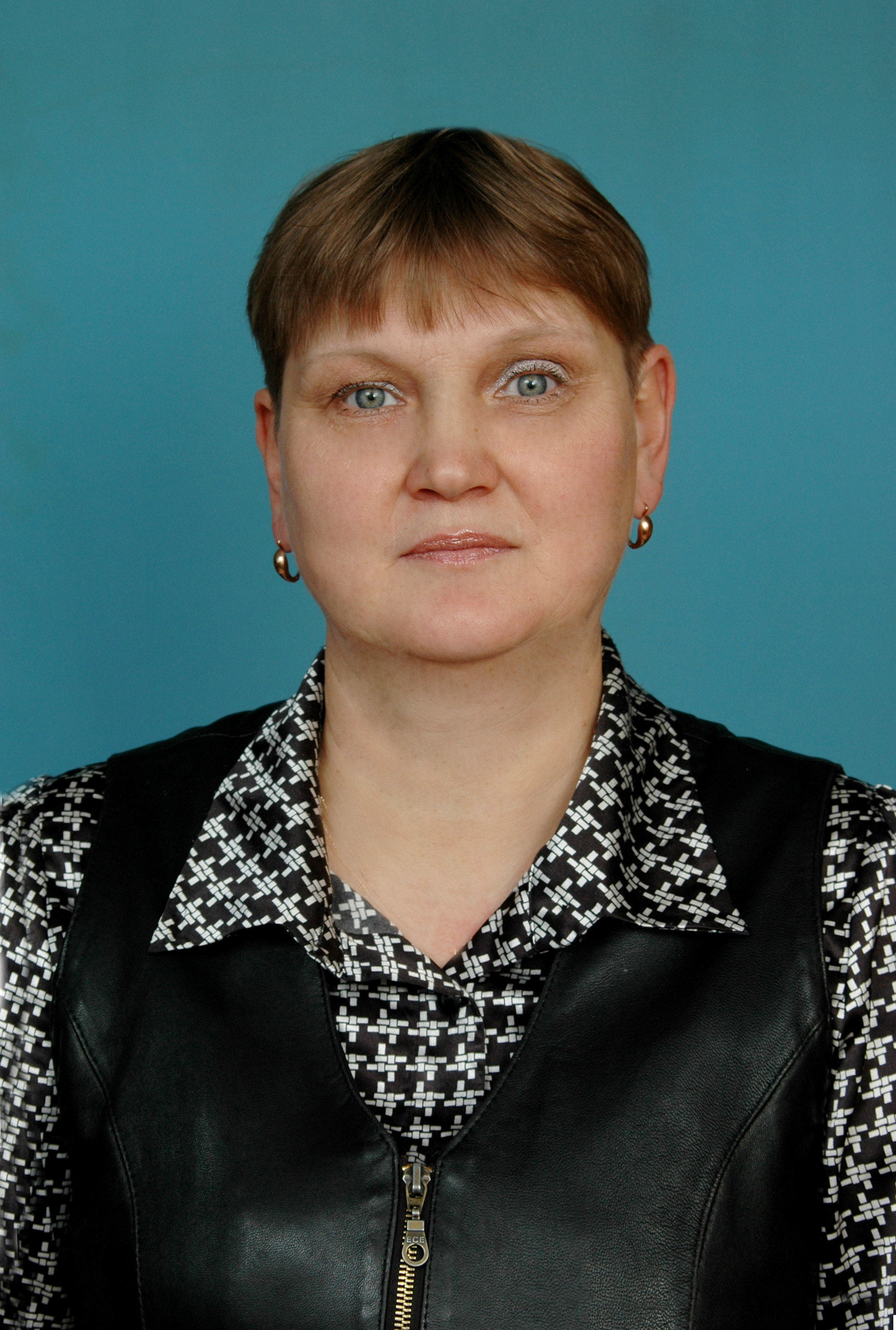 Лещёва Елена Ивановна.