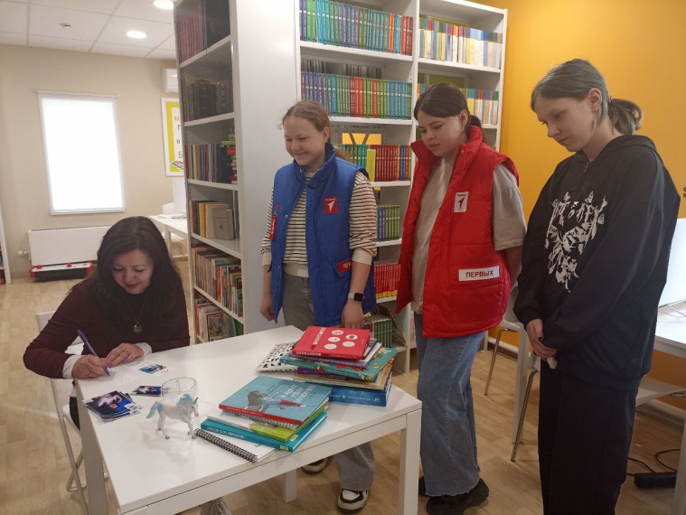 На встрече с современным детским писателем.